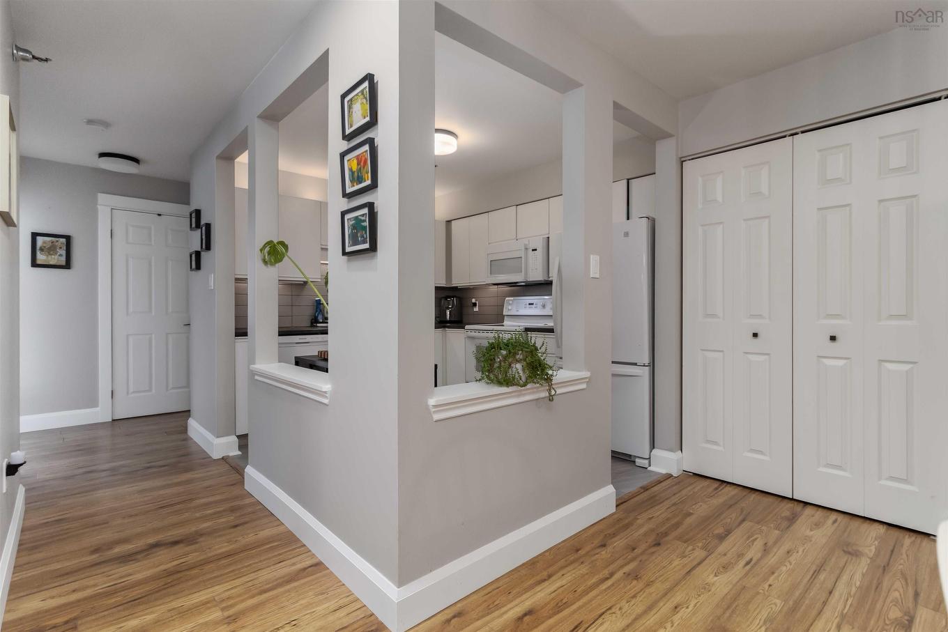 302 83 Kearney Lake Road, Halifax, NS