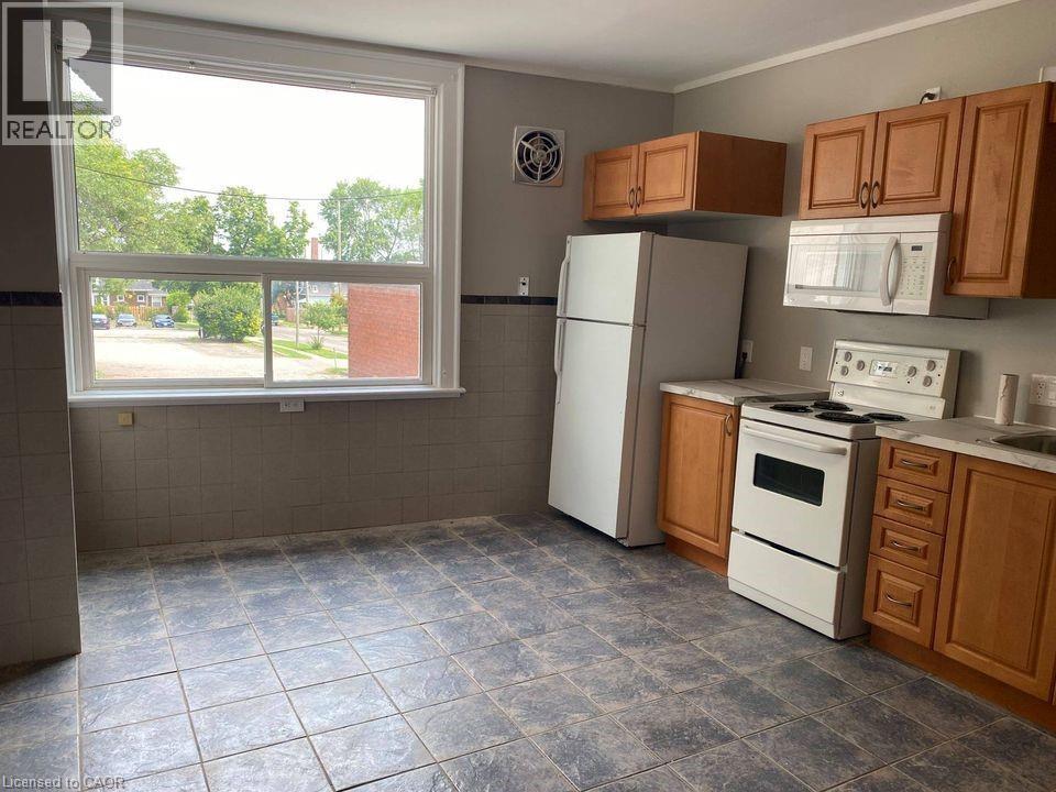 249-253 Church Street, St. Catharines, ON - Indoor Photo Showing Kitchen
