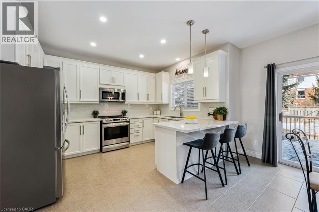 171 Endeavour Drive, Cambridge, ON - Indoor Photo Showing Kitchen With Stainless Steel Kitchen With Upgraded Kitchen