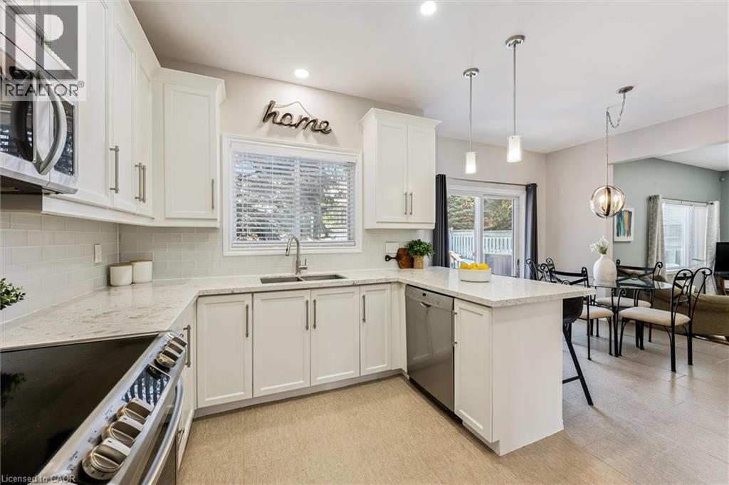 171 Endeavour Drive, Cambridge, ON - Indoor Photo Showing Kitchen With Double Sink With Upgraded Kitchen