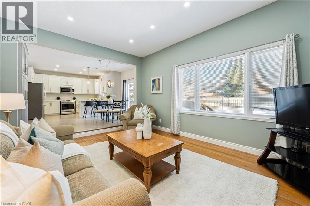 171 Endeavour Drive, Cambridge, ON - Indoor Photo Showing Living Room