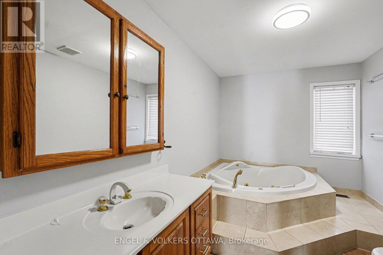 87 King George Street, Ottawa, ON - Indoor Photo Showing Bathroom