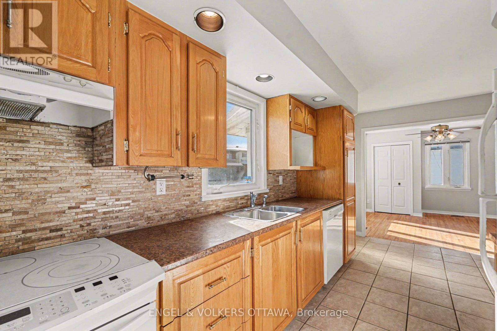 87 King George Street, Ottawa, ON - Indoor Photo Showing Kitchen With Double Sink