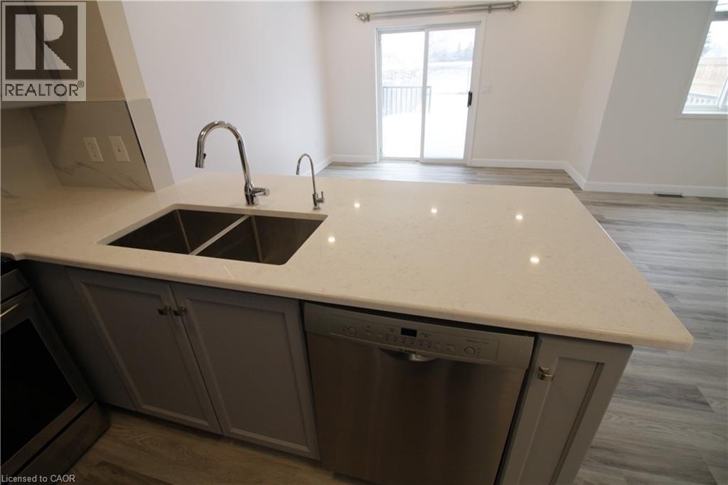 532 Mariner Drive, Waterloo, ON - Indoor Photo Showing Kitchen With Double Sink