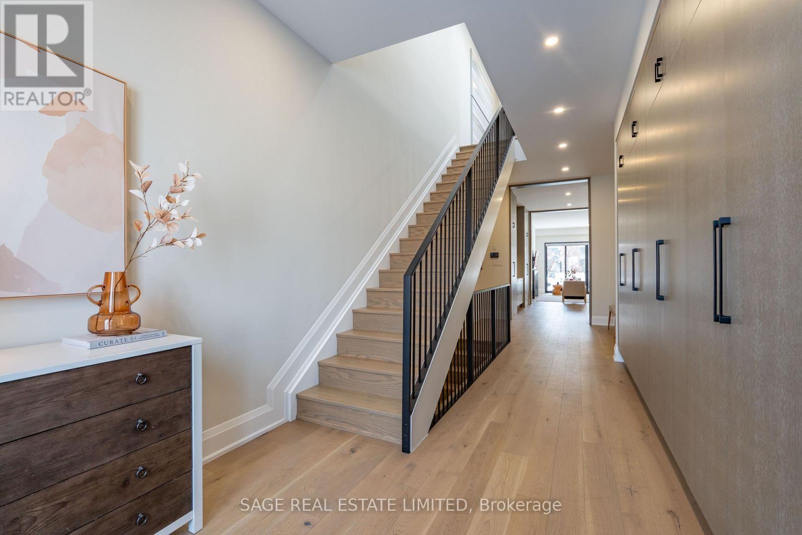 10 Brant Avenue, Mississauga, ON - Indoor Photo Showing Other Room