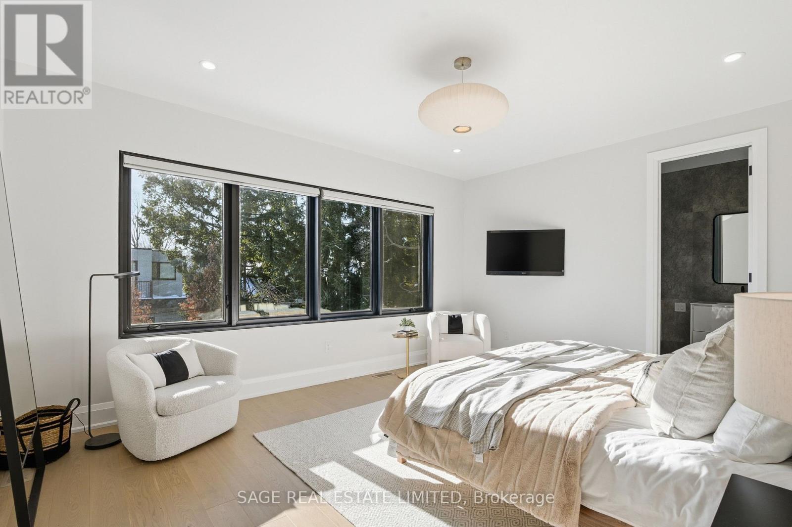 10 Brant Avenue, Mississauga, ON - Indoor Photo Showing Bedroom