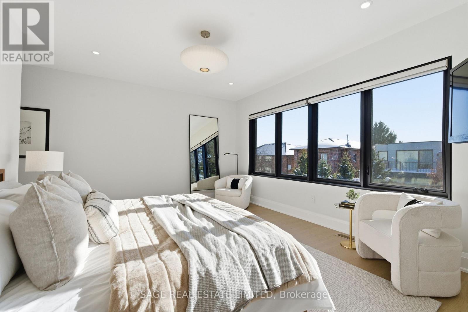 10 Brant Avenue, Mississauga, ON - Indoor Photo Showing Bedroom