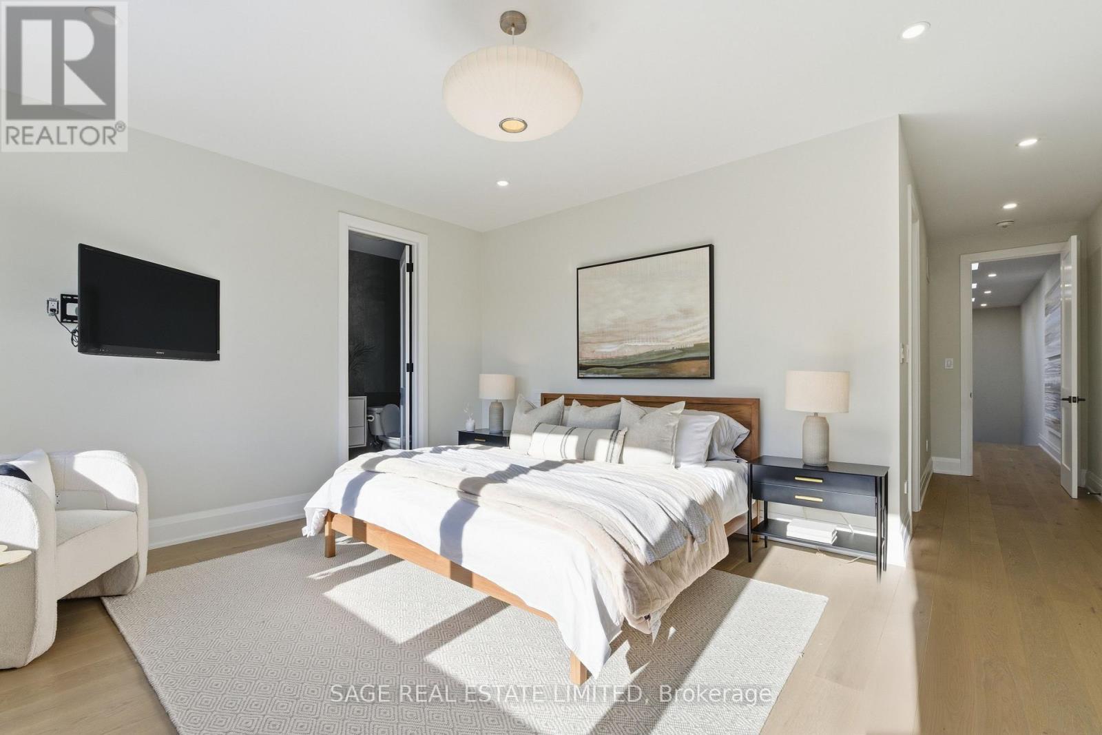10 Brant Avenue, Mississauga, ON - Indoor Photo Showing Bedroom