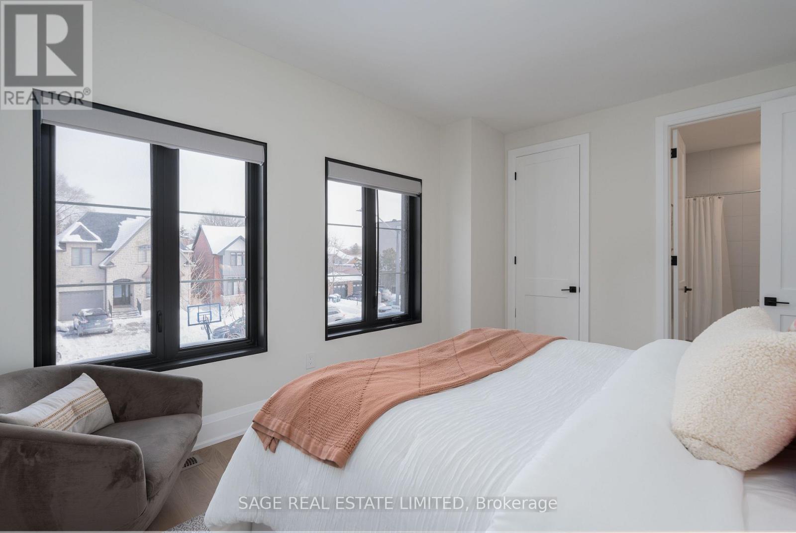 10 Brant Avenue, Mississauga, ON - Indoor Photo Showing Bedroom