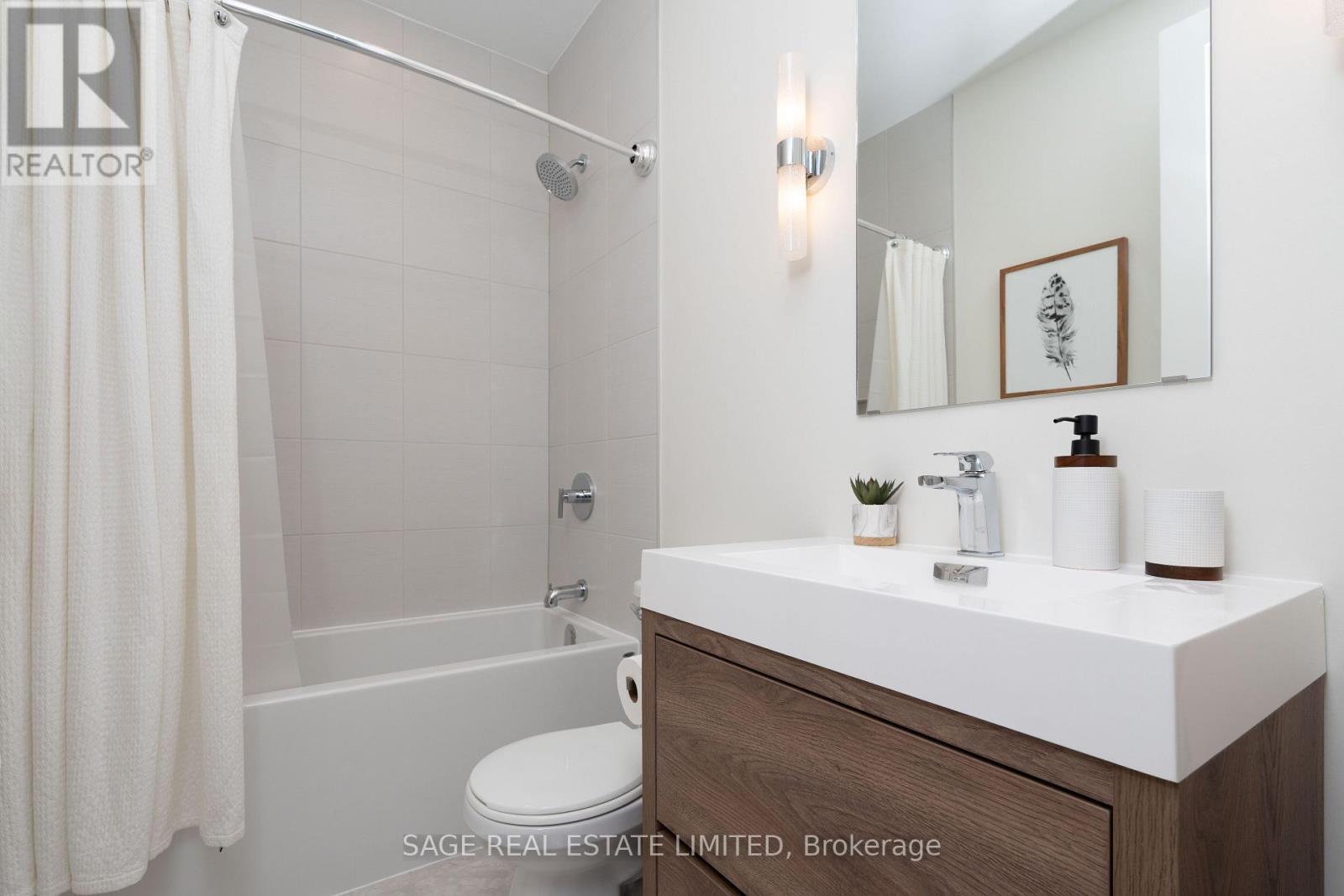 10 Brant Avenue, Mississauga, ON - Indoor Photo Showing Bathroom