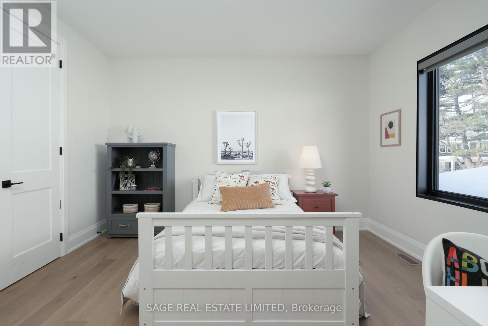 10 Brant Avenue, Mississauga, ON - Indoor Photo Showing Bedroom