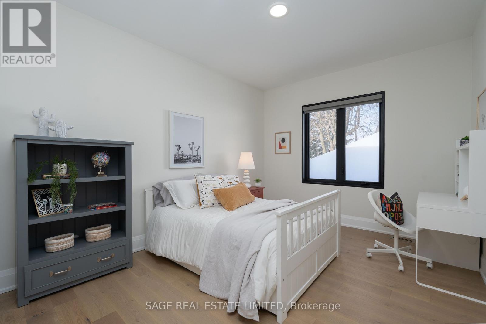 10 Brant Avenue, Mississauga, ON - Indoor Photo Showing Bedroom