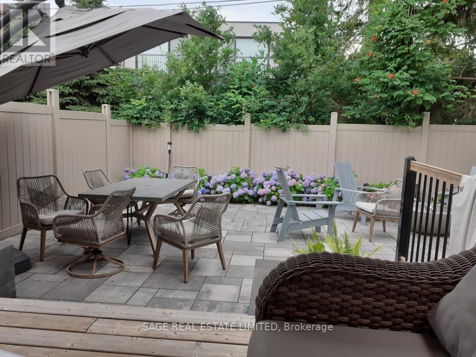 10 Brant Avenue, Mississauga, ON - Outdoor With Deck Patio Veranda