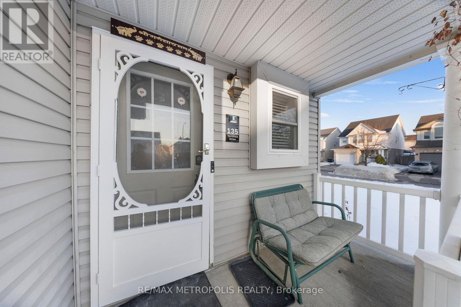 135 Veronica Drive, Kitchener, ON - Outdoor