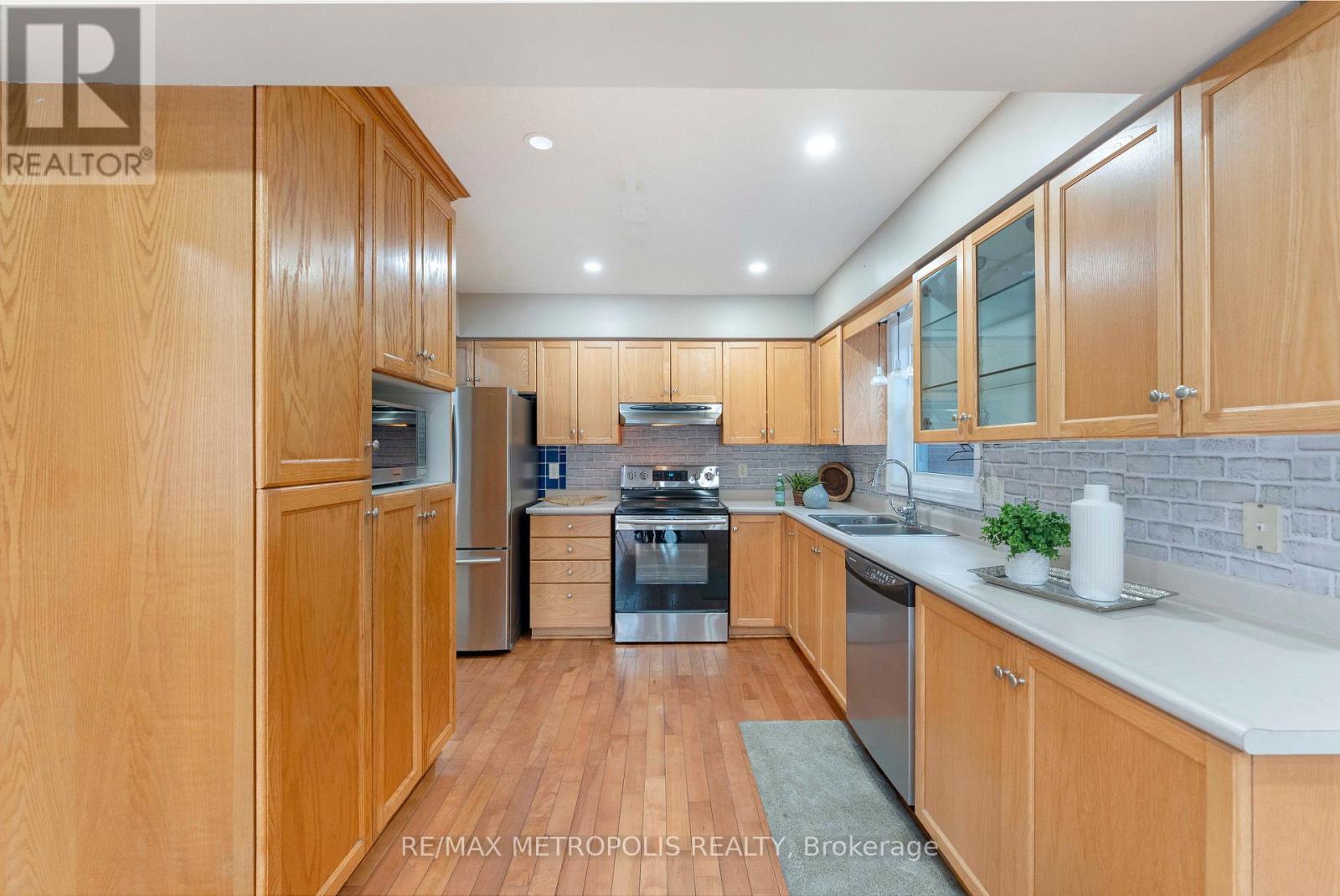 135 Veronica Drive, Kitchener, ON - Indoor Photo Showing Kitchen With Double Sink