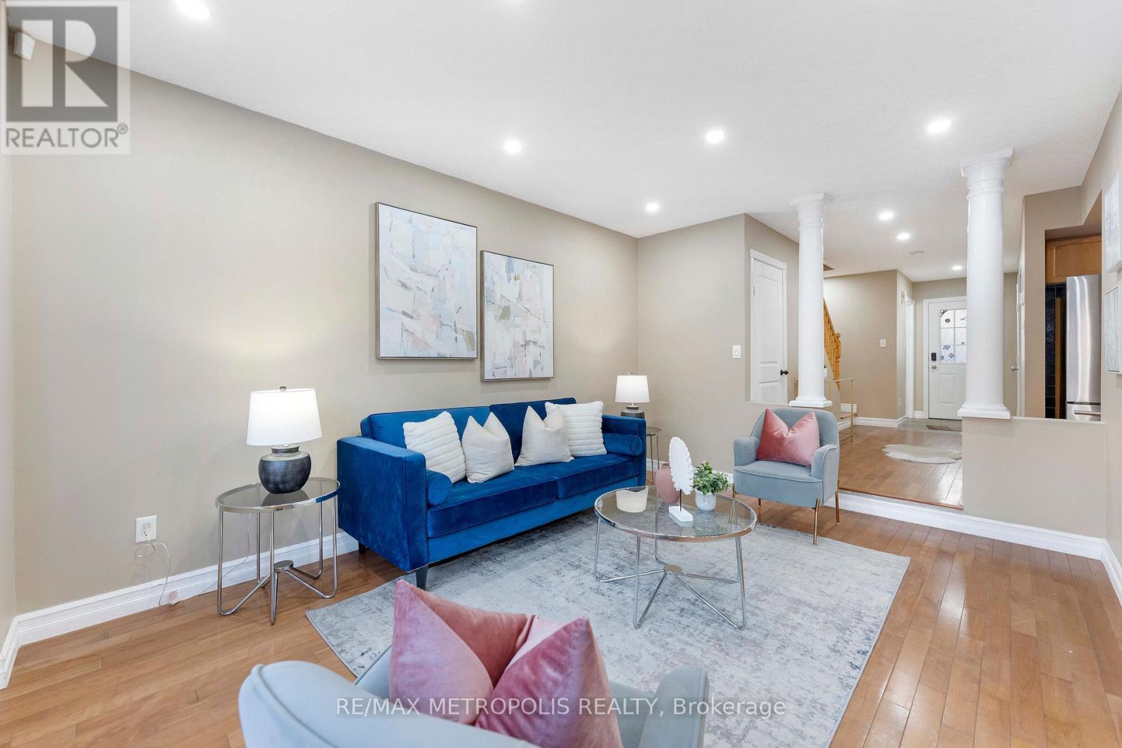 135 Veronica Drive, Kitchener, ON - Indoor Photo Showing Living Room