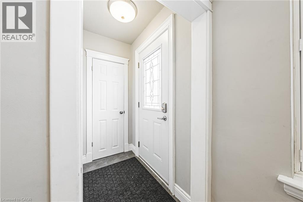 165 E 38Th Street, Hamilton, ON - Indoor Photo Showing Other Room