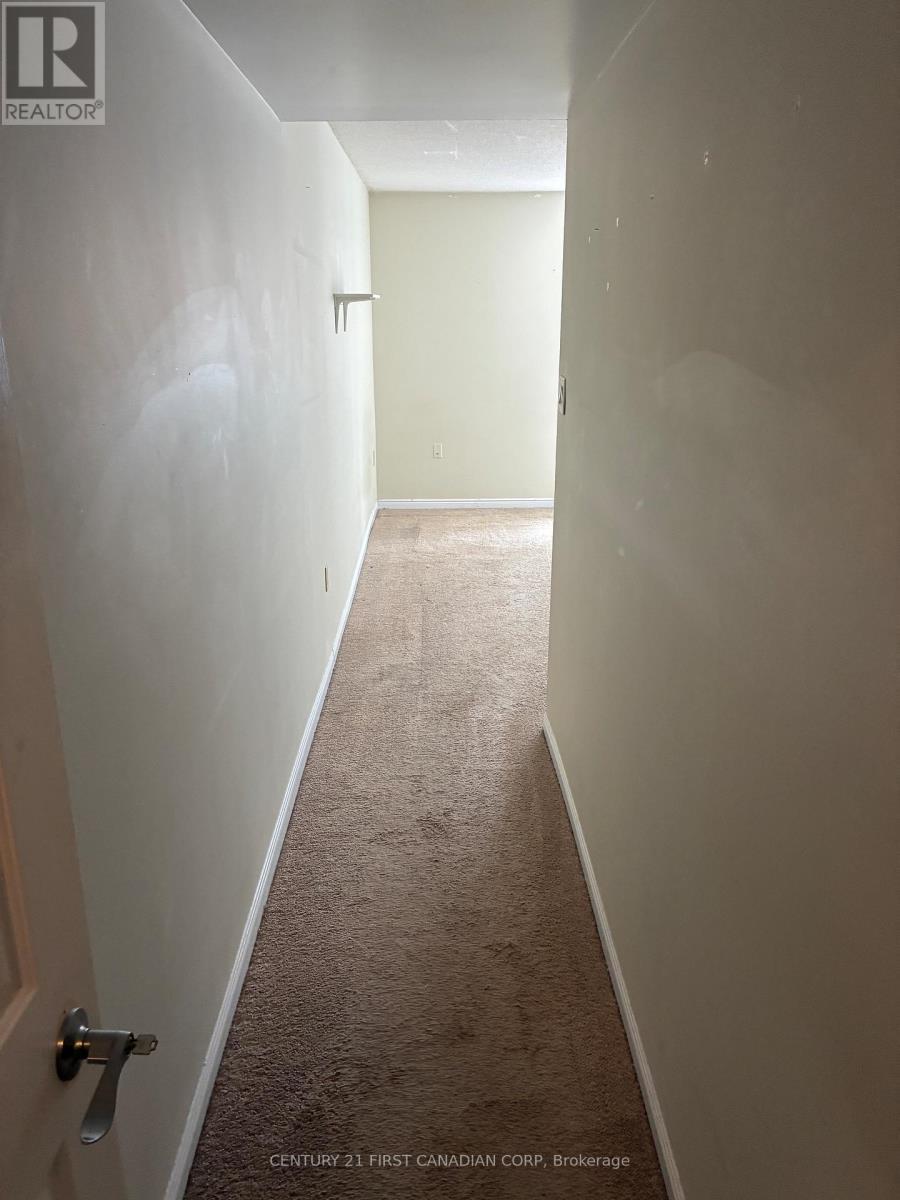 602 - 695 Richmond Street, London East (East F), ON - Indoor Photo Showing Other Room