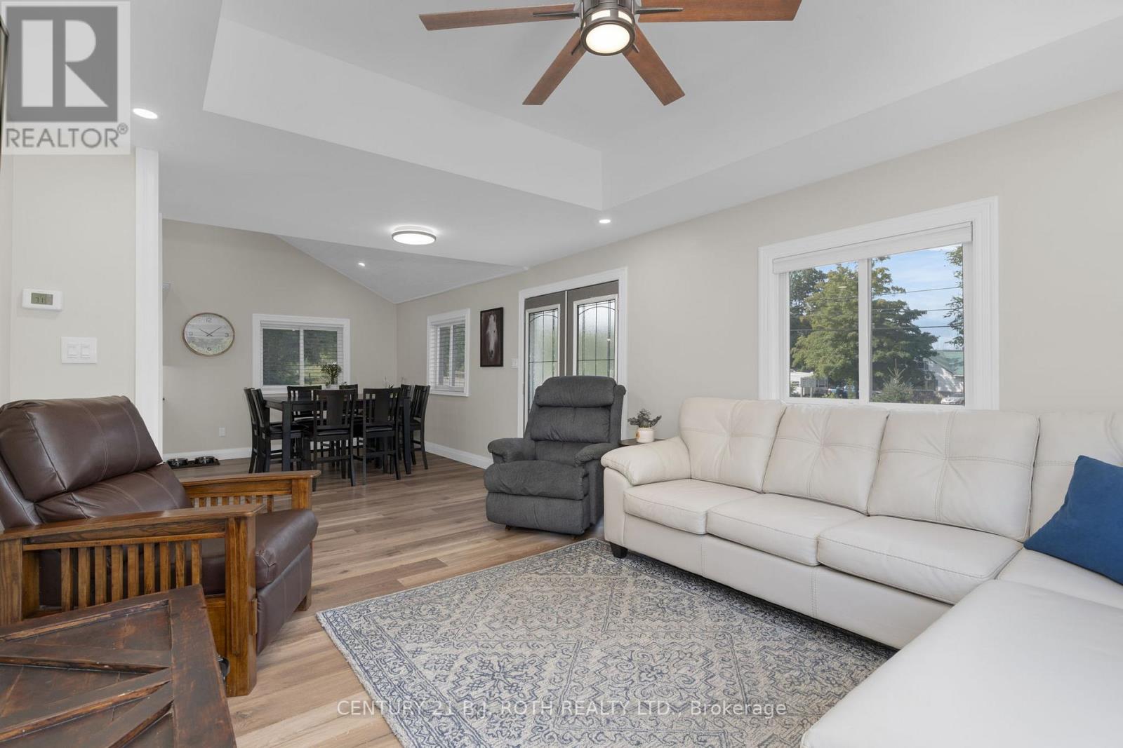 8109 93 Highway, Tiny, ON - Indoor Photo Showing Living Room