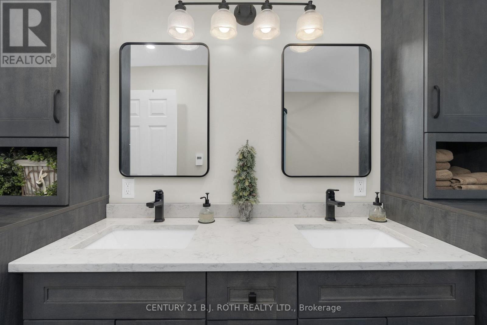 8109 93 Highway, Tiny, ON - Indoor Photo Showing Bathroom