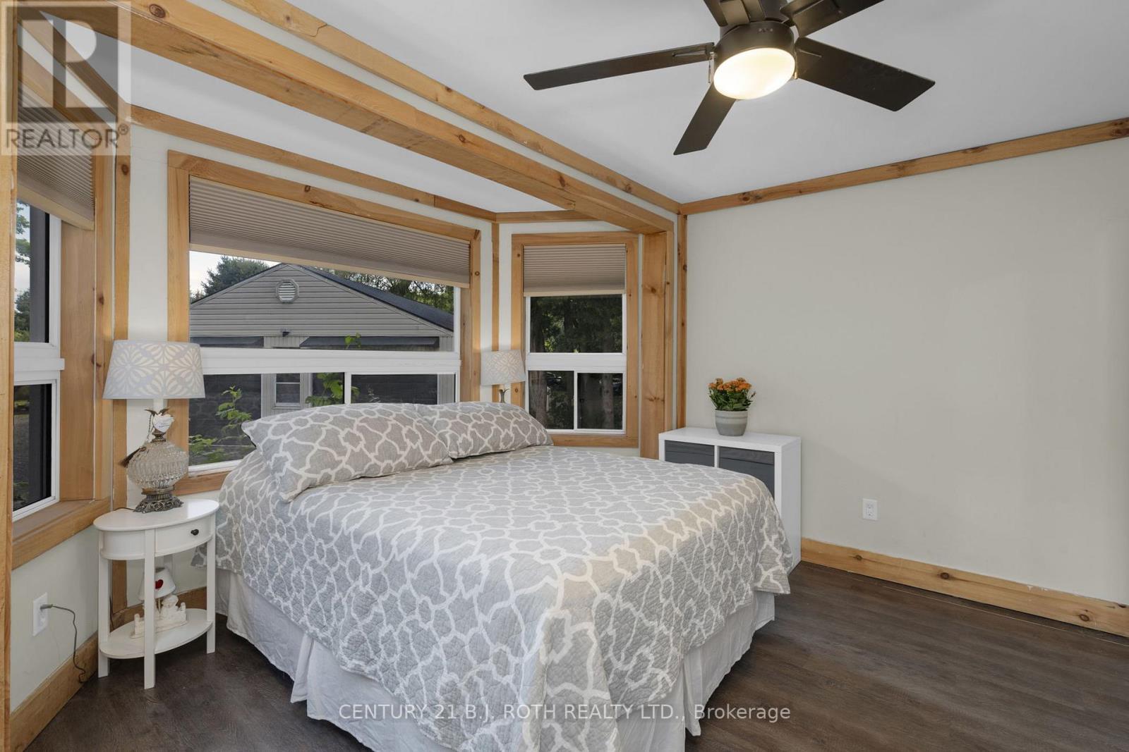 8109 93 Highway, Tiny, ON - Indoor Photo Showing Bedroom