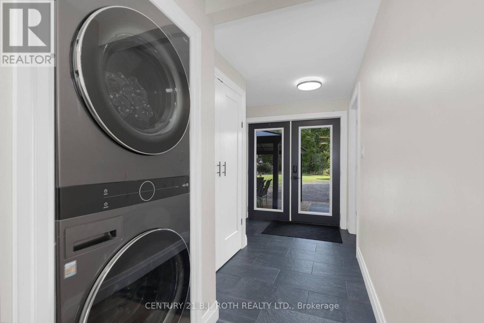 8109 93 Highway, Tiny, ON - Indoor Photo Showing Laundry Room