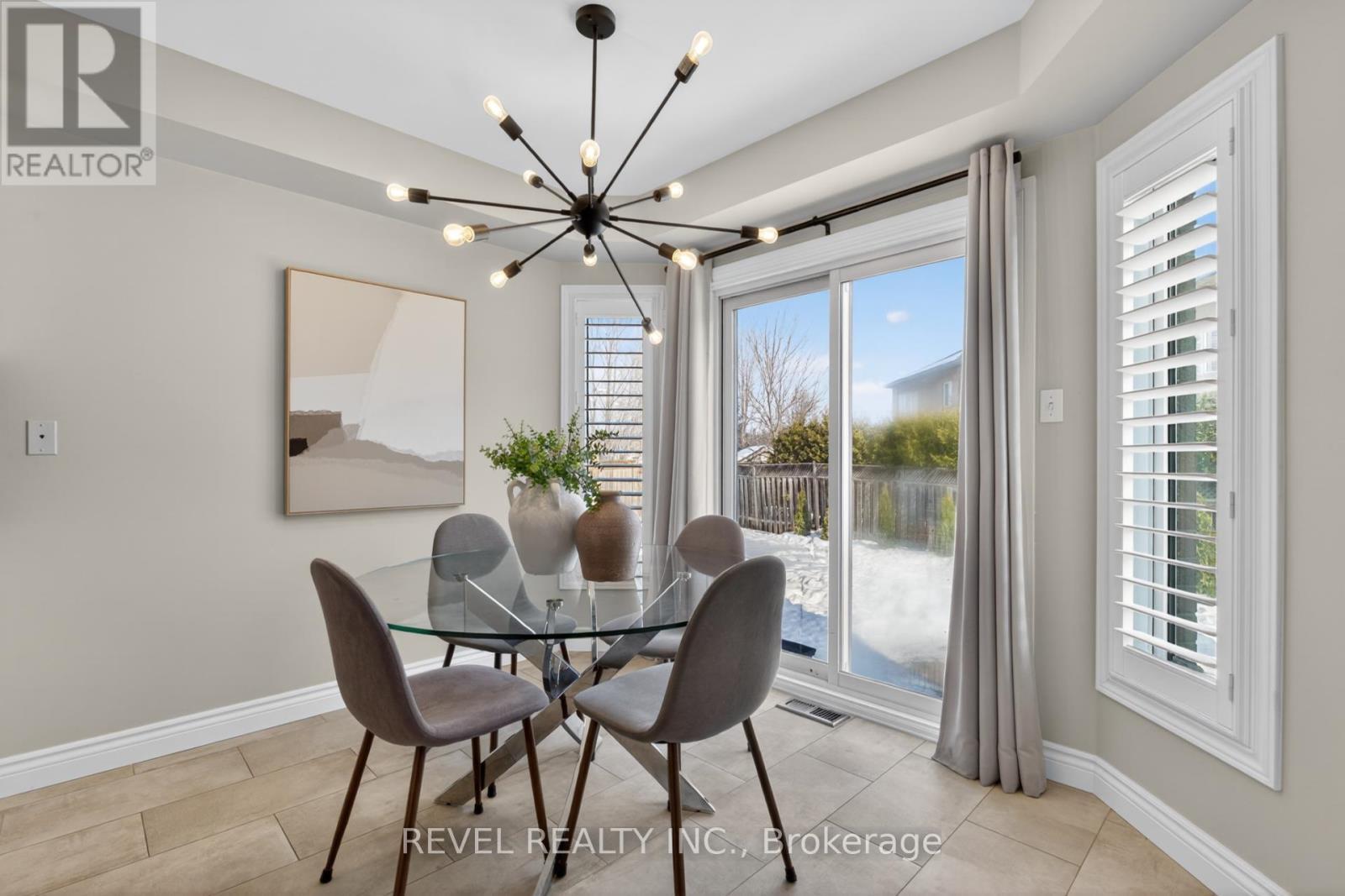 2286 Seton Crescent, Burlington, ON - Indoor Photo Showing Dining Room