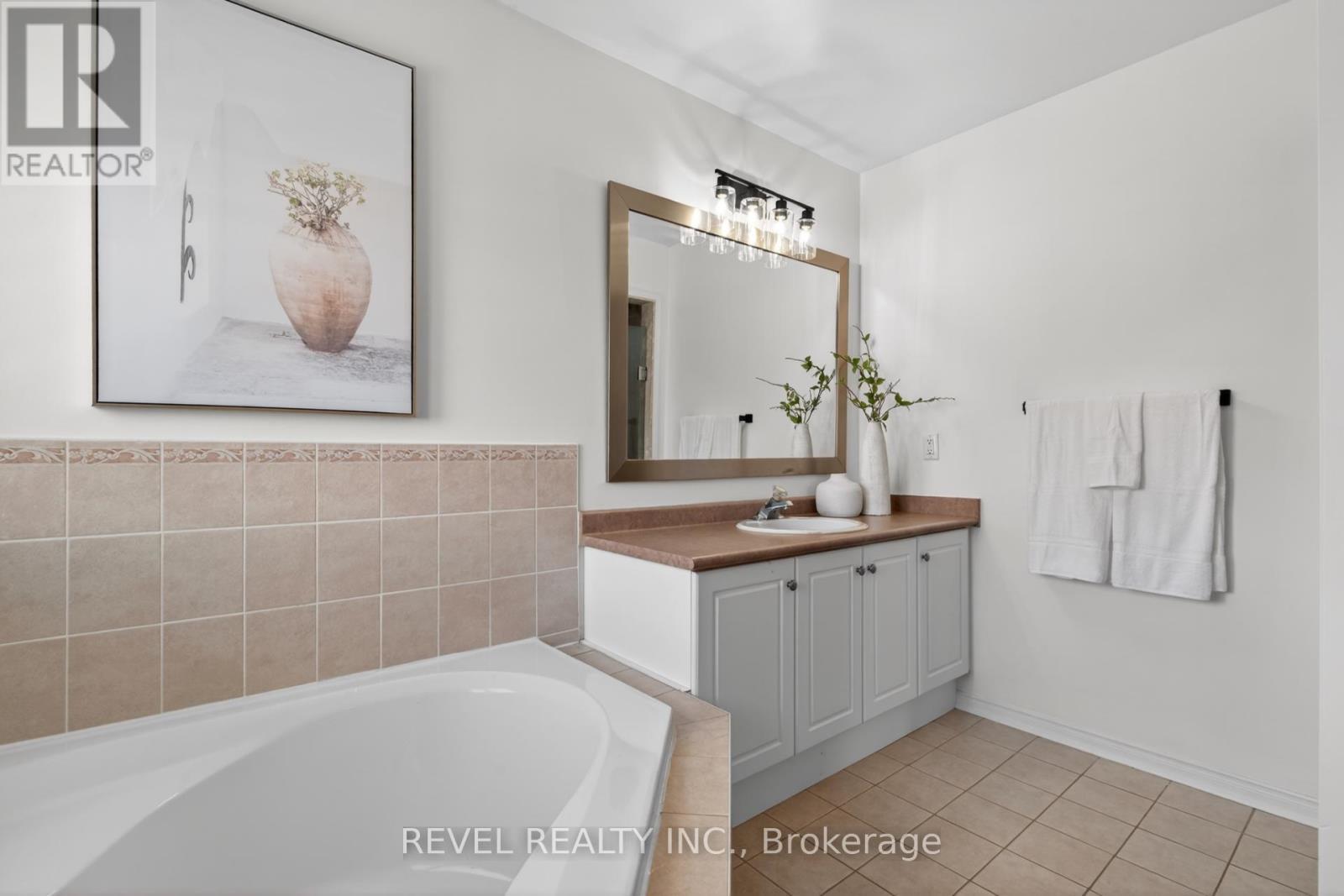 2286 Seton Crescent, Burlington, ON - Indoor Photo Showing Bathroom