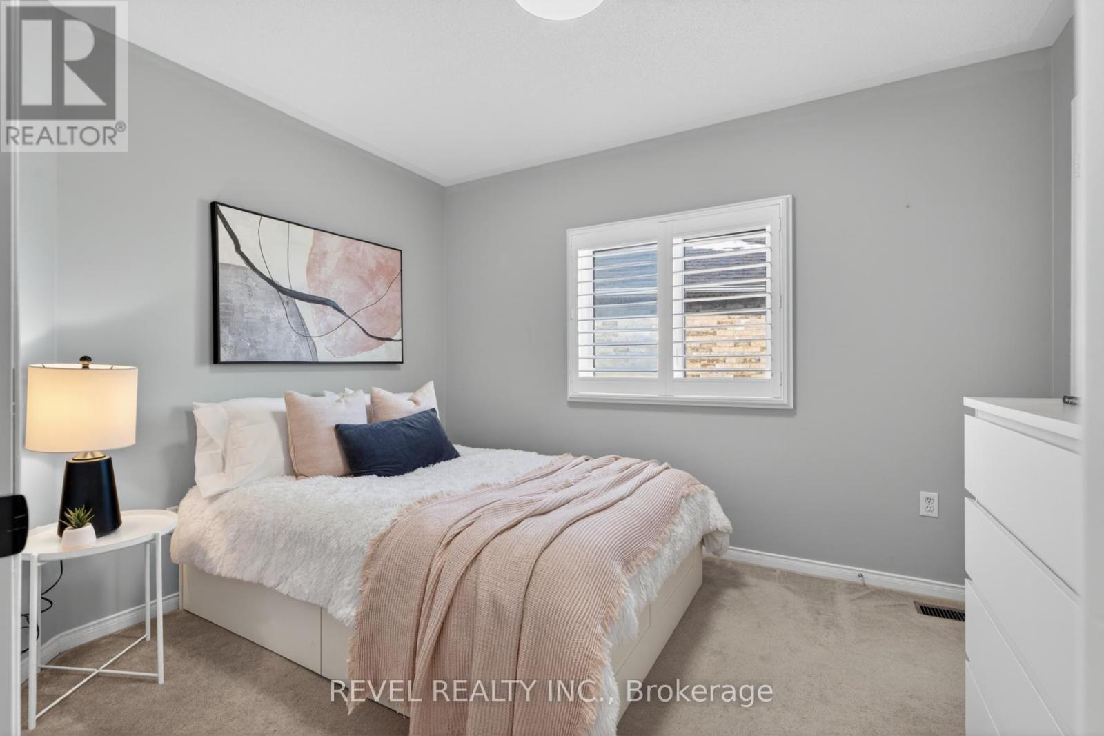 2286 Seton Crescent, Burlington, ON - Indoor Photo Showing Bedroom