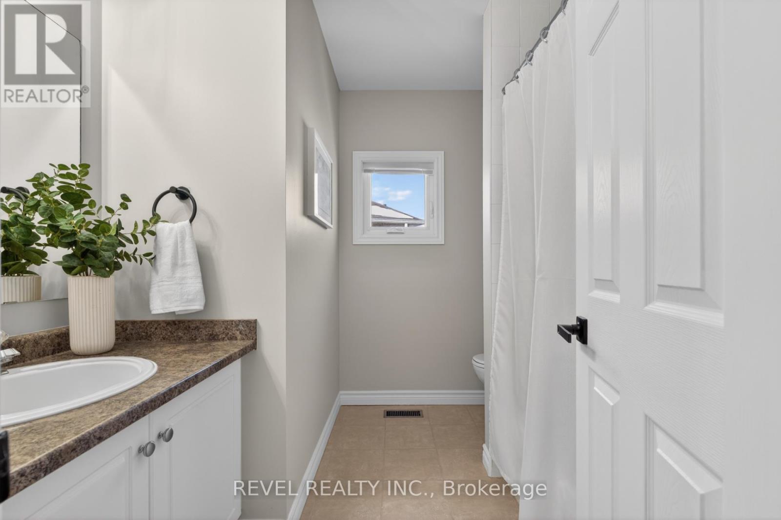 2286 Seton Crescent, Burlington, ON - Indoor Photo Showing Bathroom