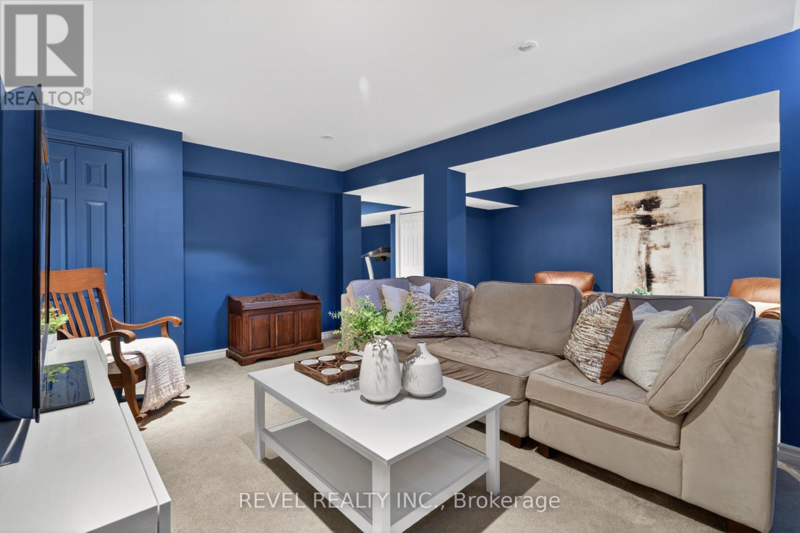 2286 Seton Crescent, Burlington, ON - Indoor Photo Showing Living Room