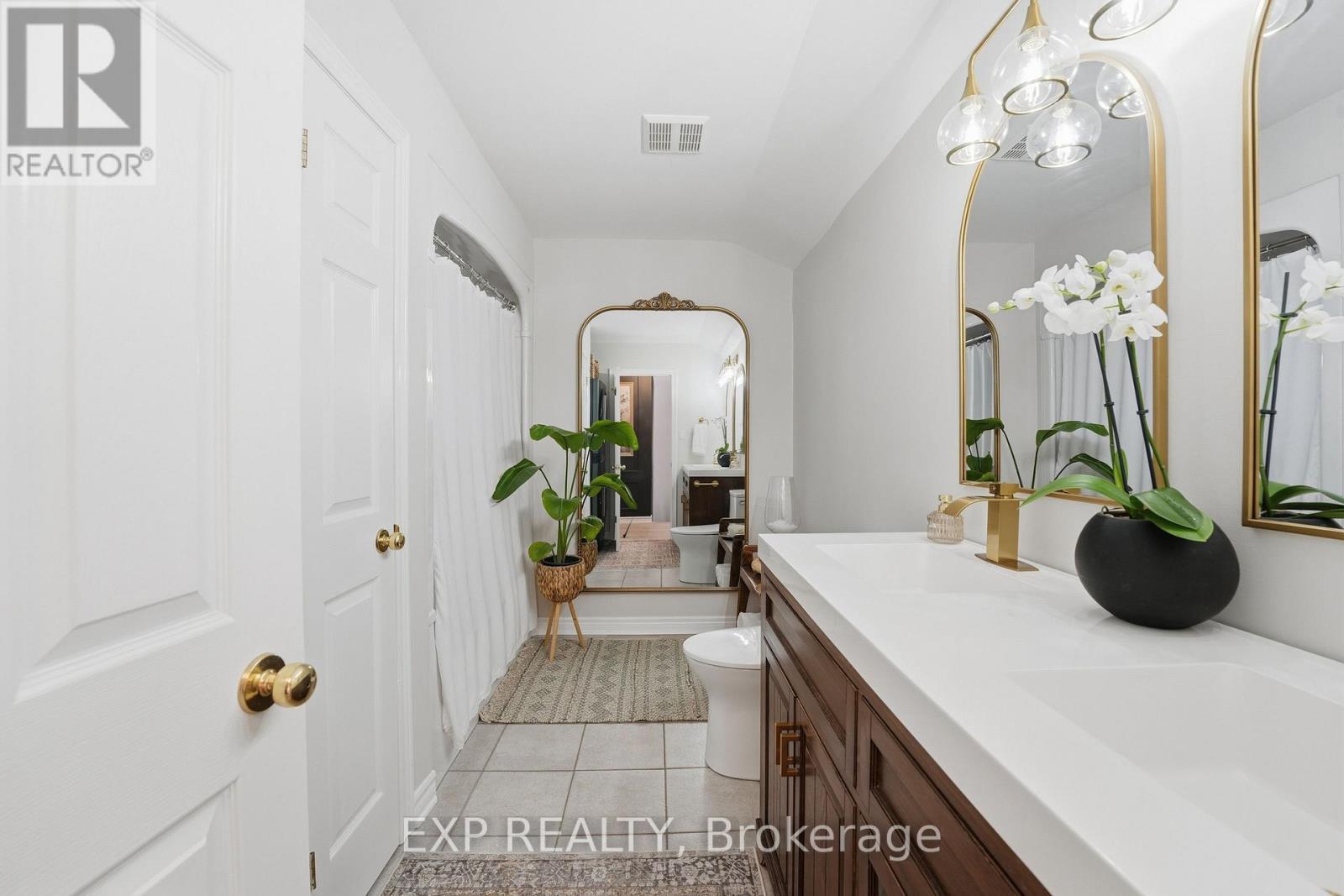 1 - 19 Bartlett Avenue, Grimsby, ON - Indoor Photo Showing Bathroom