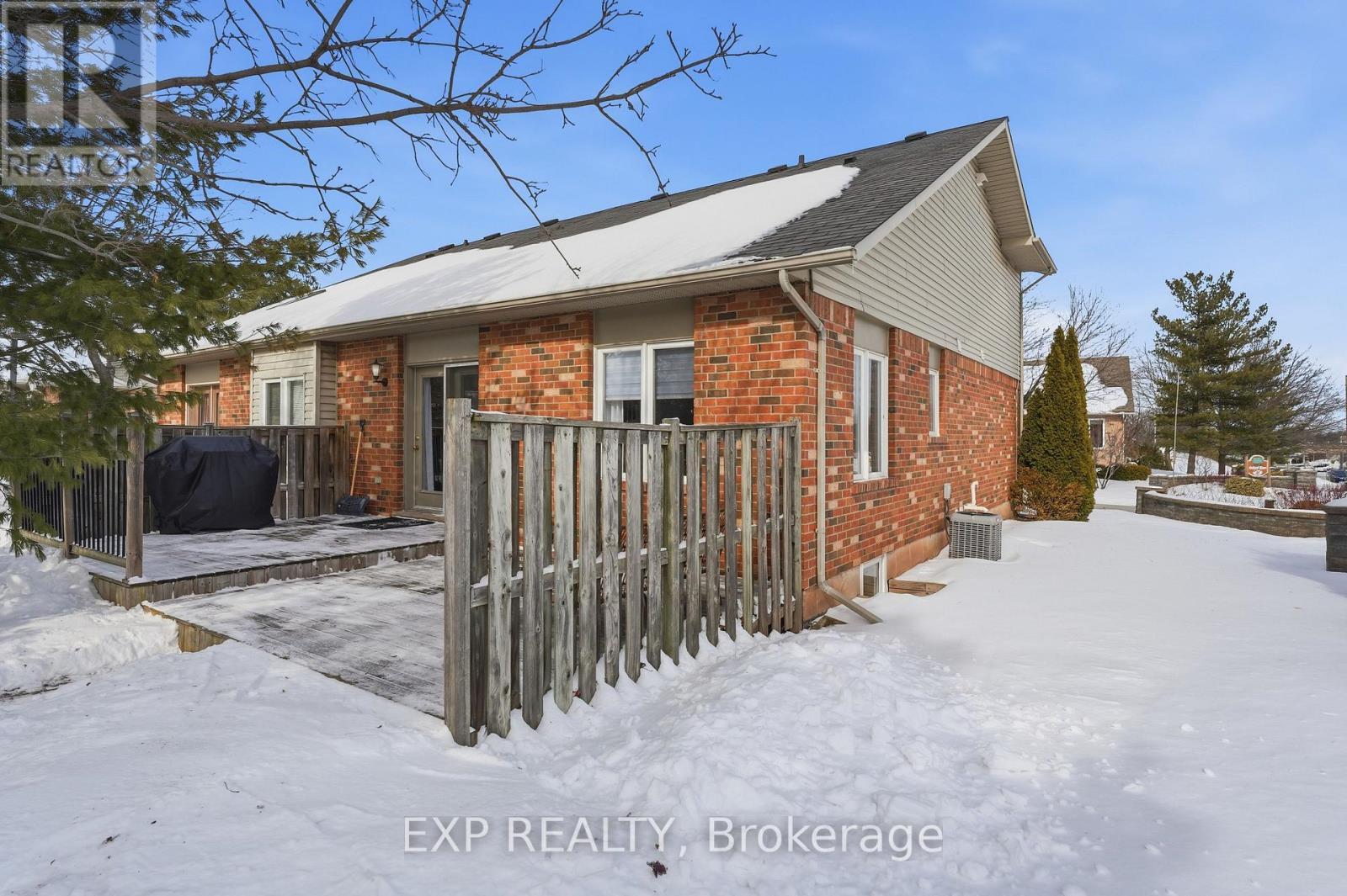 1 - 19 Bartlett Avenue, Grimsby, ON - Outdoor