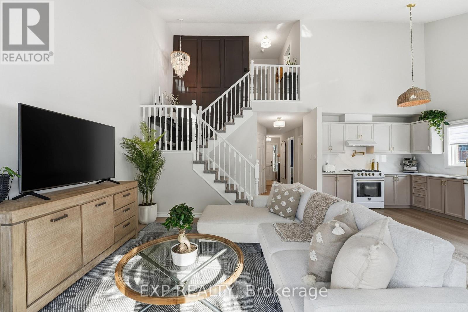1 - 19 Bartlett Avenue, Grimsby, ON - Indoor Photo Showing Living Room