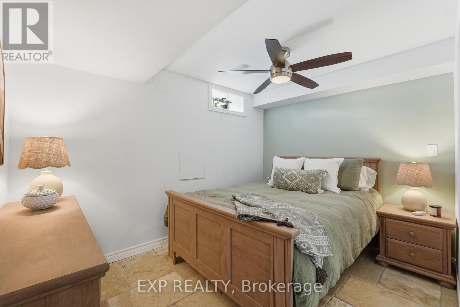 1 - 19 Bartlett Avenue, Grimsby, ON - Indoor Photo Showing Bedroom