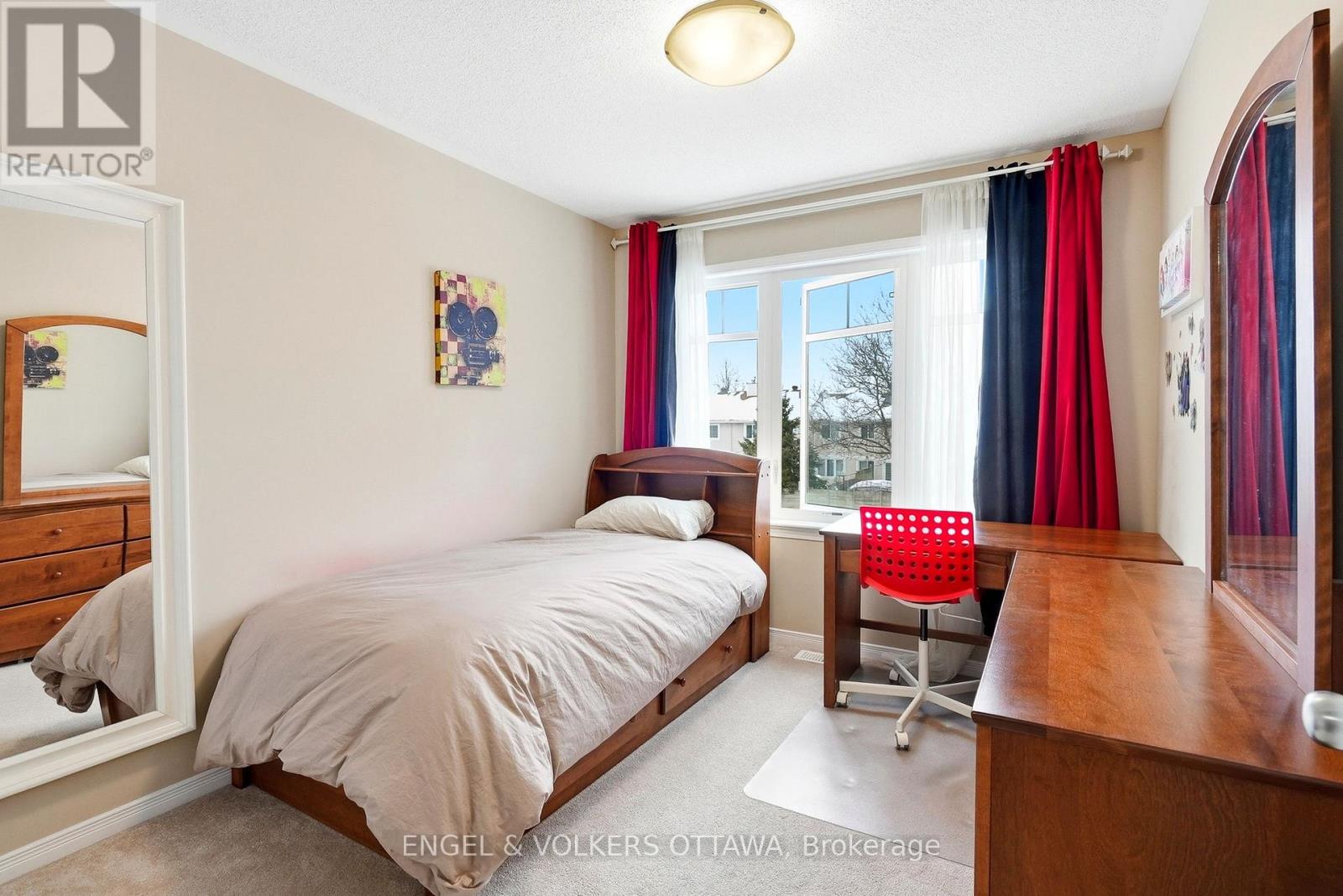 222 Longfields Drive, Ottawa, ON - Indoor Photo Showing Bedroom