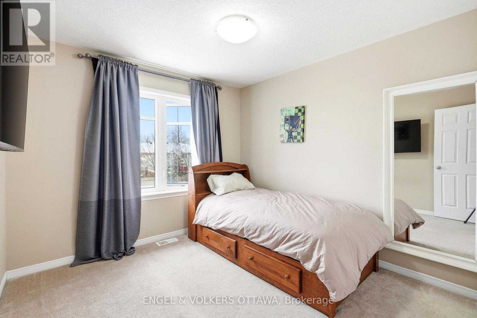 222 Longfields Drive, Ottawa, ON - Indoor Photo Showing Bedroom
