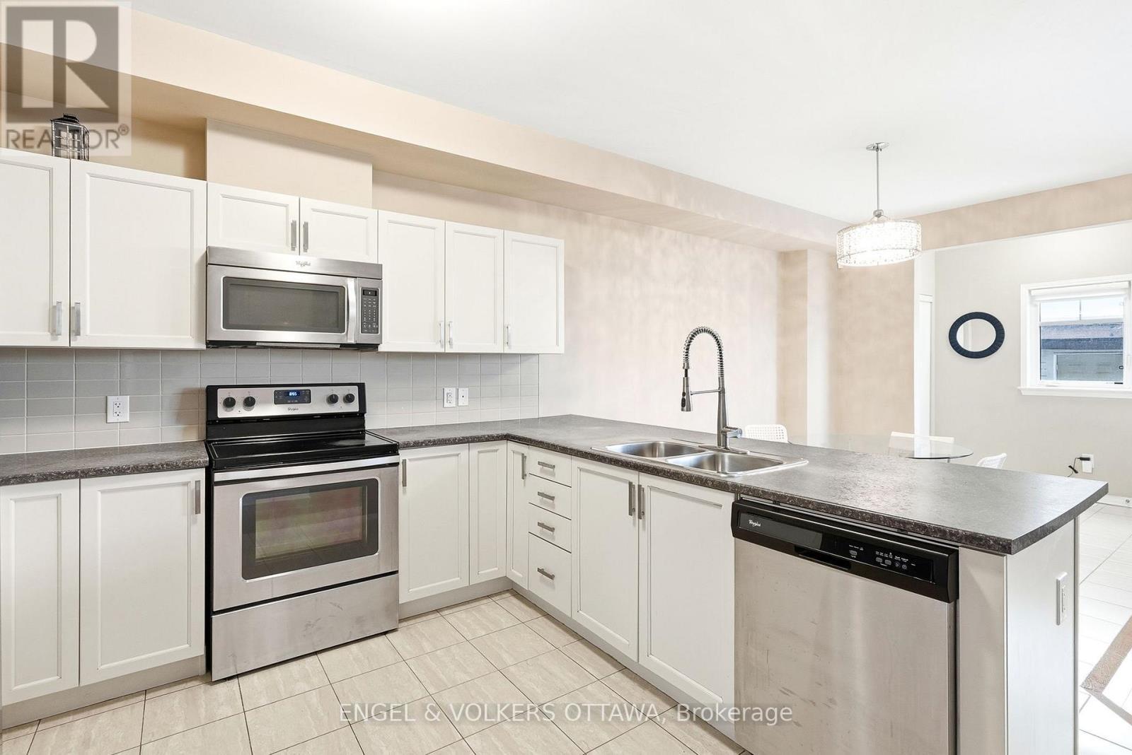 222 Longfields Drive, Ottawa, ON - Indoor Photo Showing Kitchen With Double Sink