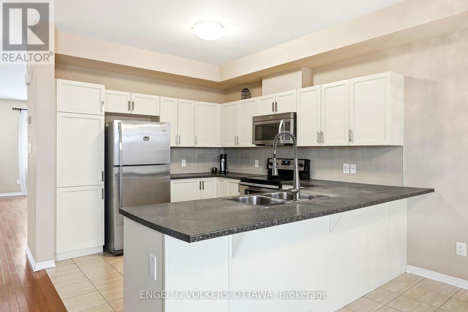 222 Longfields Drive, Ottawa, ON - Indoor Photo Showing Kitchen With Double Sink