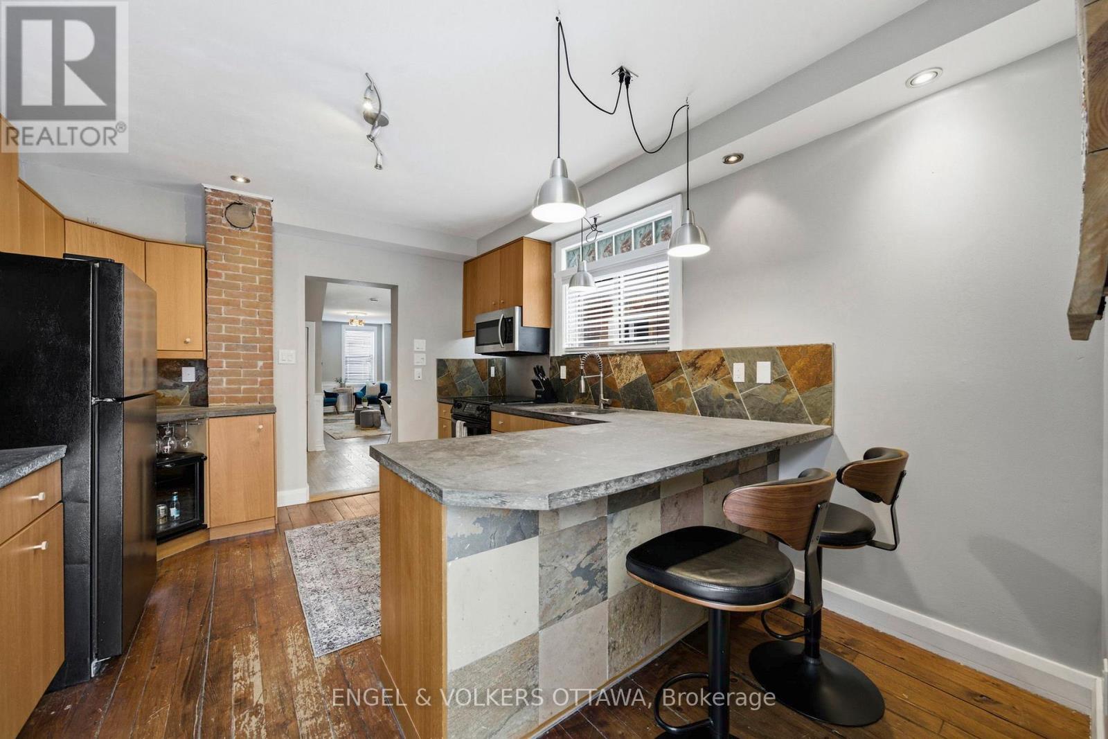 83 Eccles Street, Ottawa, ON - Indoor Photo Showing Kitchen