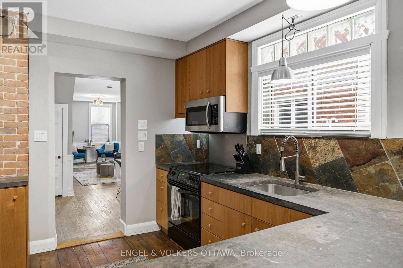 83 Eccles Street, Ottawa, ON - Indoor Photo Showing Kitchen