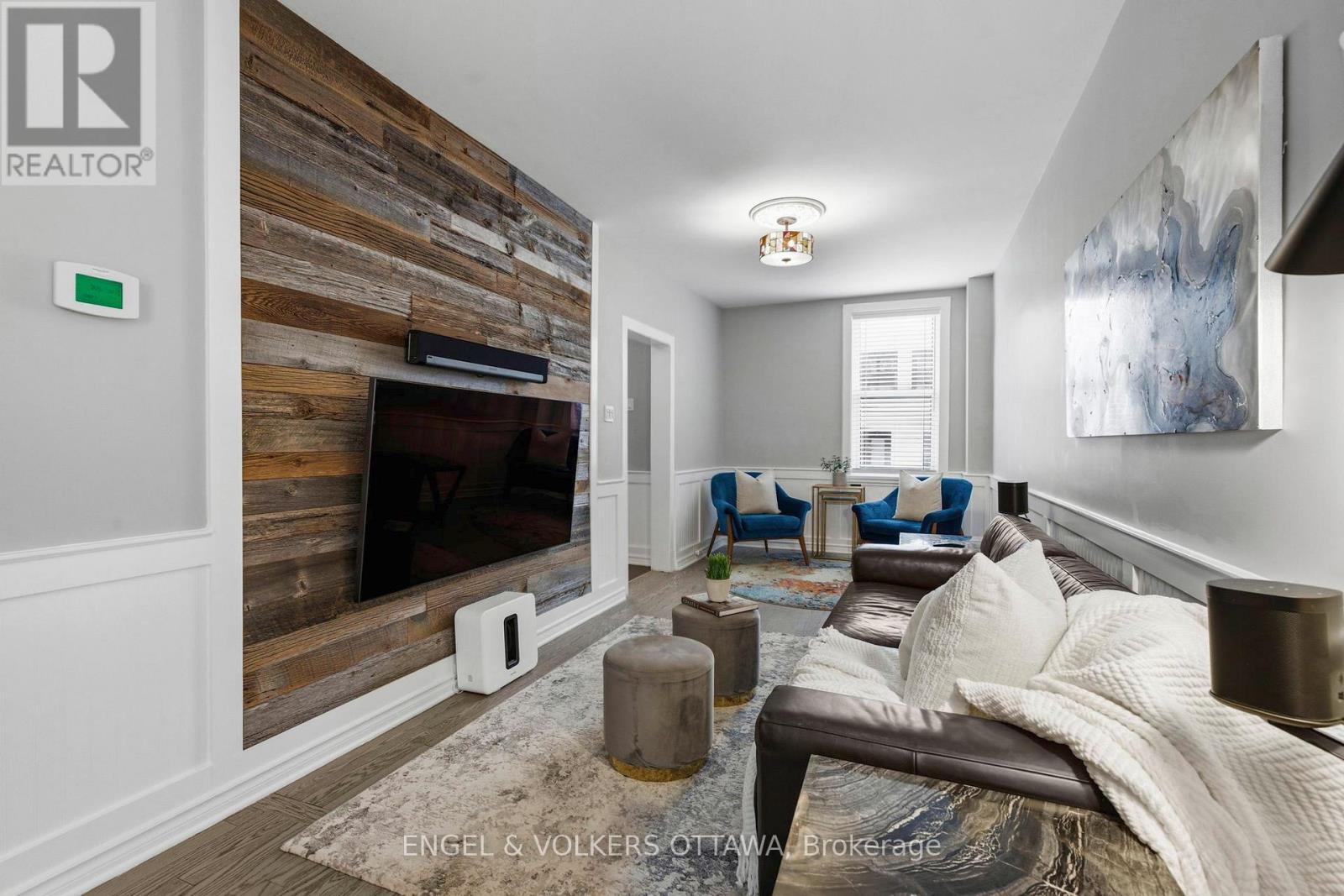 83 Eccles Street, Ottawa, ON - Indoor Photo Showing Living Room
