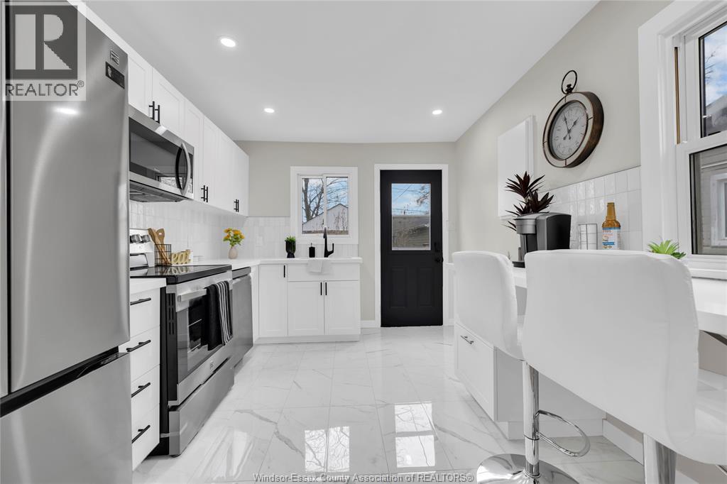 2351 Elsmere, Windsor, ON - Indoor Photo Showing Kitchen