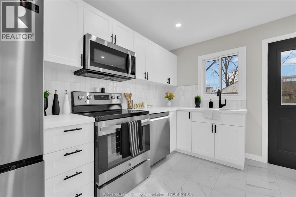 2351 Elsmere, Windsor, ON - Indoor Photo Showing Kitchen
