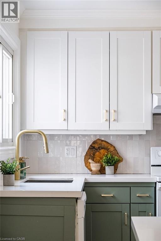 100 Graham Avenue S, Hamilton, ON - Indoor Photo Showing Kitchen