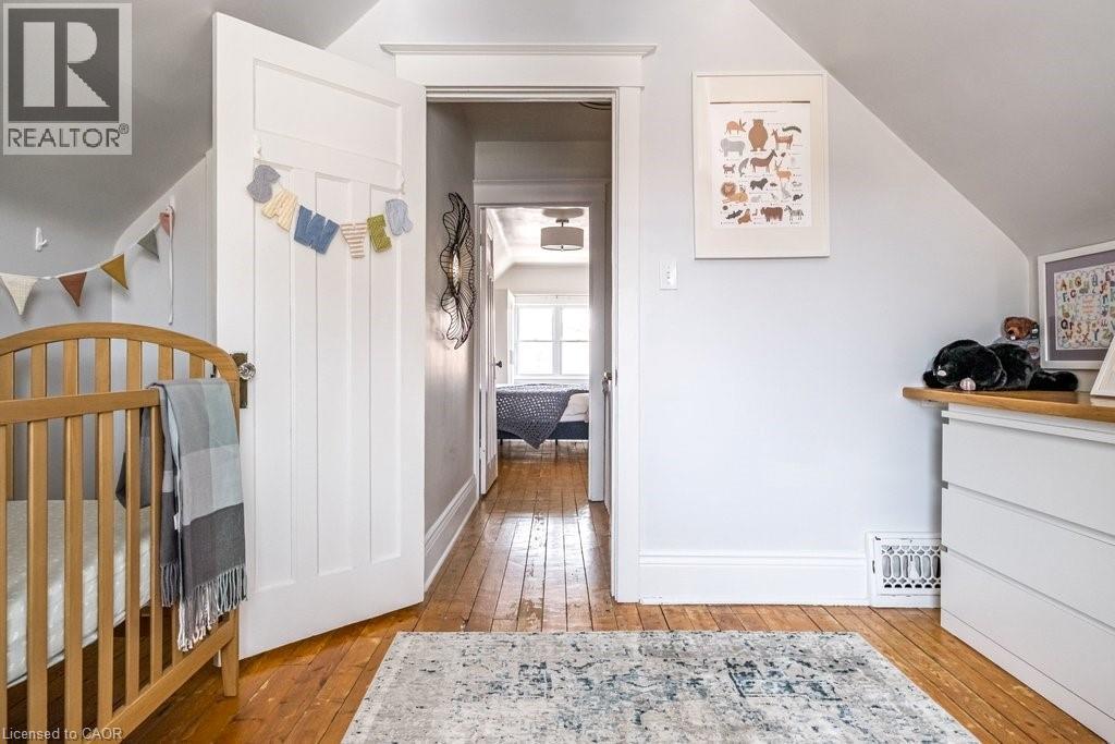 100 Graham Avenue S, Hamilton, ON - Indoor Photo Showing Bedroom