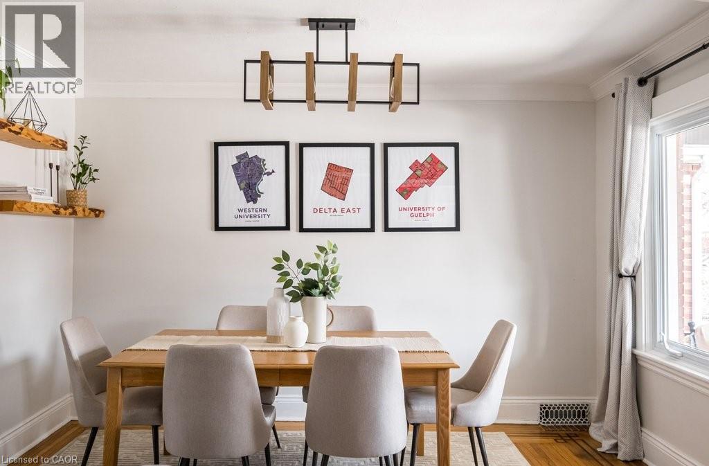 100 Graham Avenue S, Hamilton, ON - Indoor Photo Showing Dining Room