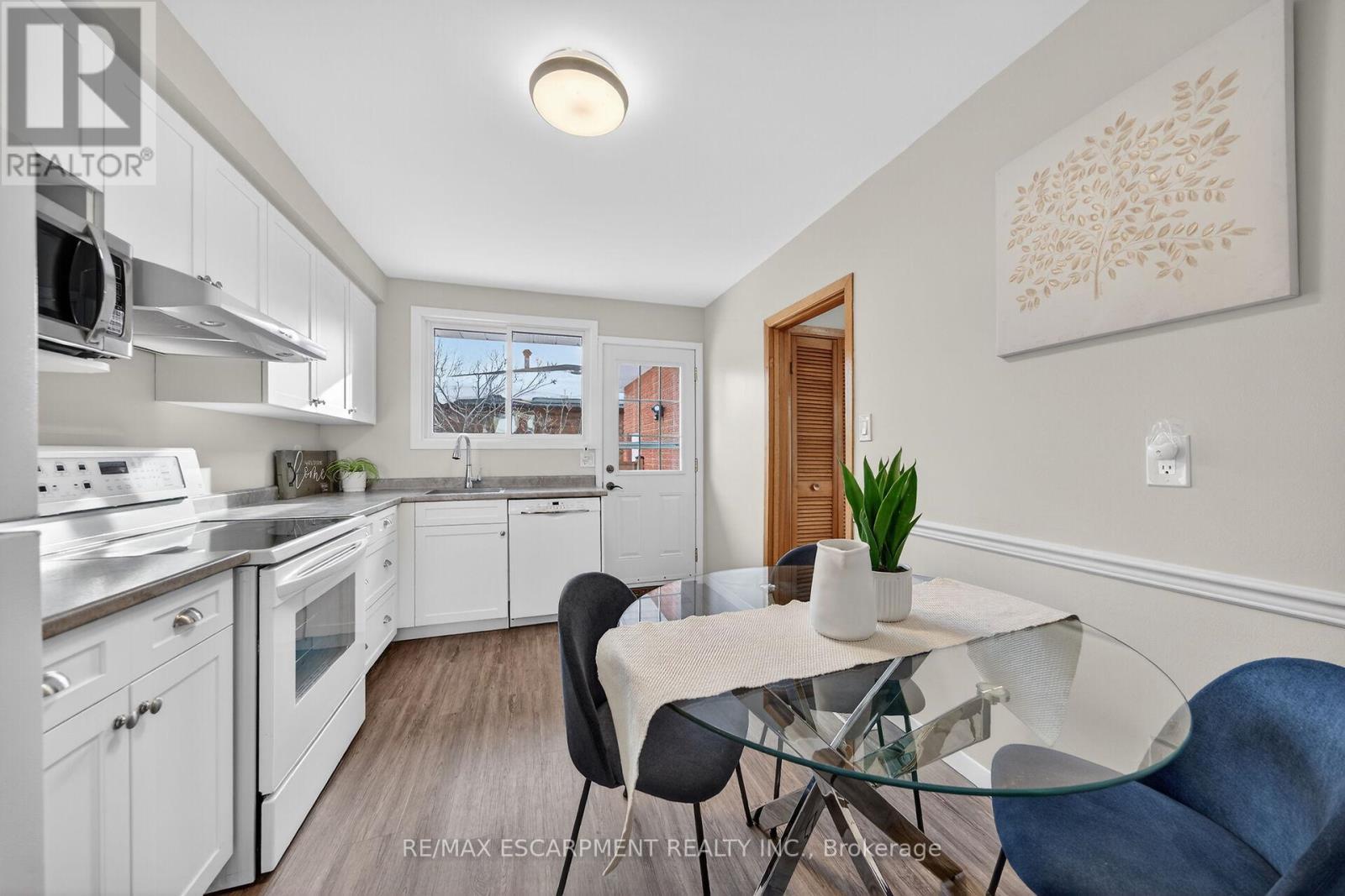 5 Mountbatten Drive, Hamilton, ON - Indoor