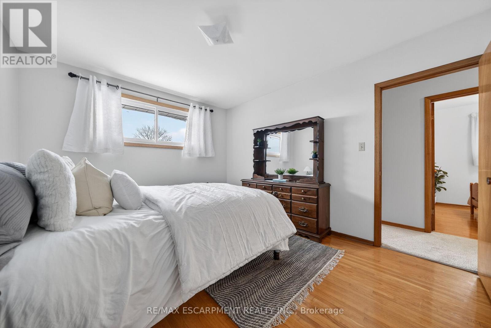 5 Mountbatten Drive, Hamilton, ON - Indoor Photo Showing Bedroom