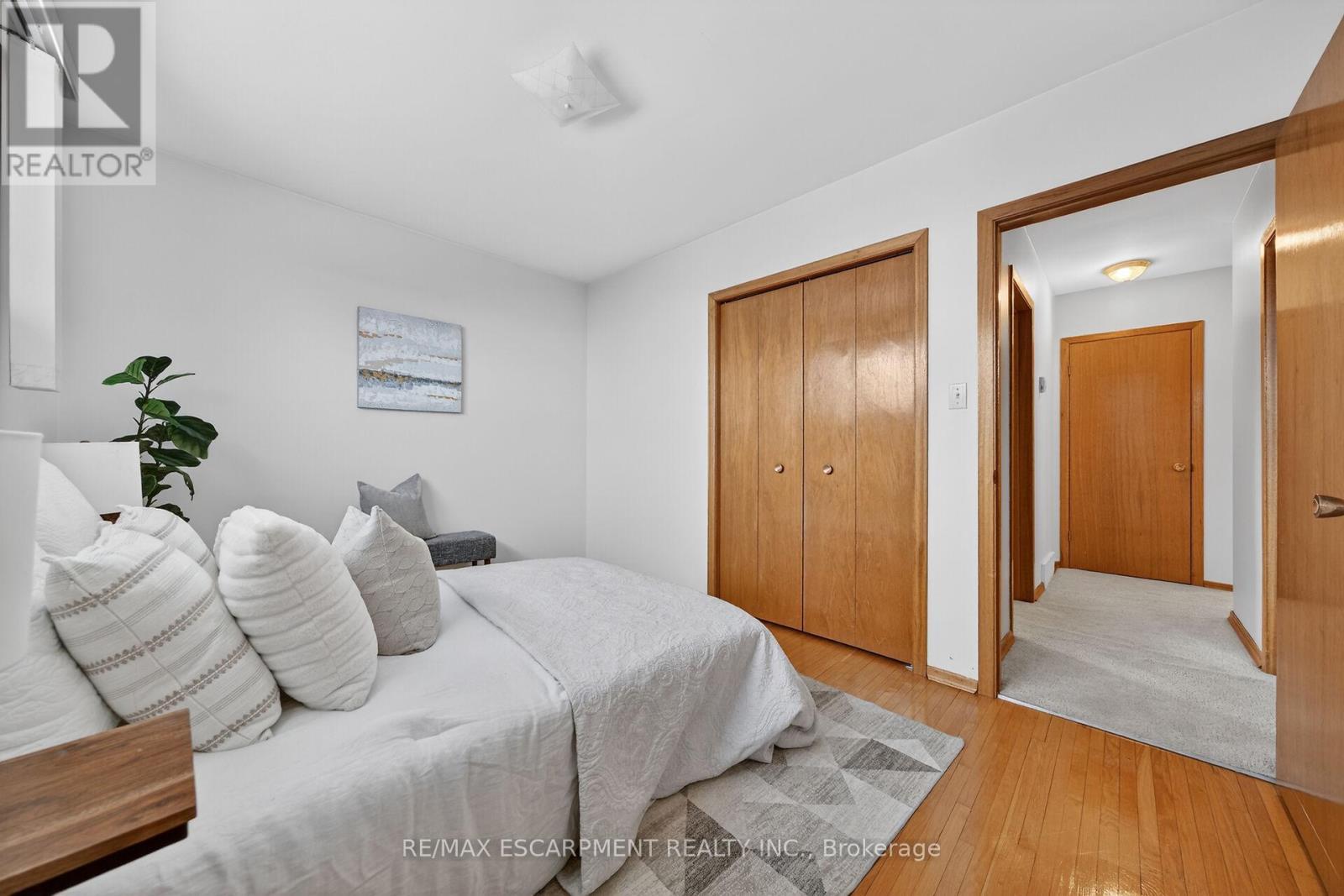 5 Mountbatten Drive, Hamilton, ON - Indoor Photo Showing Bedroom